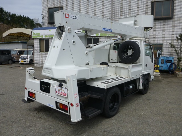 いすゞエルフ高所作業車小型（2t・3t）[写真02]