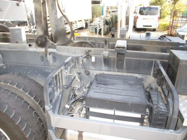 UDトラックスクオンダンプ大型（10t）[写真10]