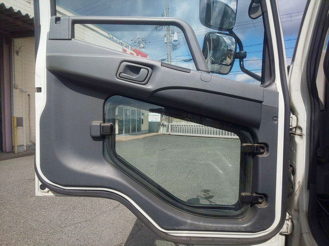 三菱ふそうファイター平ボディ増トン（6t・8t）[写真24]