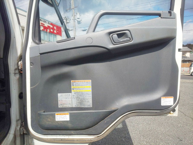 三菱ふそうファイター平ボディ増トン（6t・8t）[写真25]