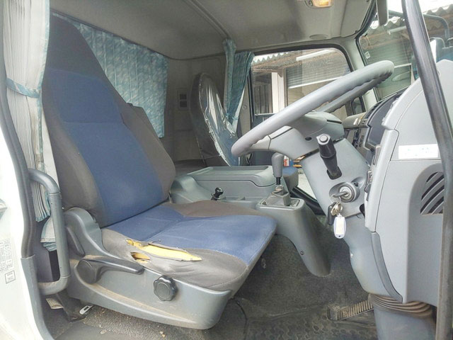 三菱ふそうファイター平ボディ増トン（6t・8t）[写真27]