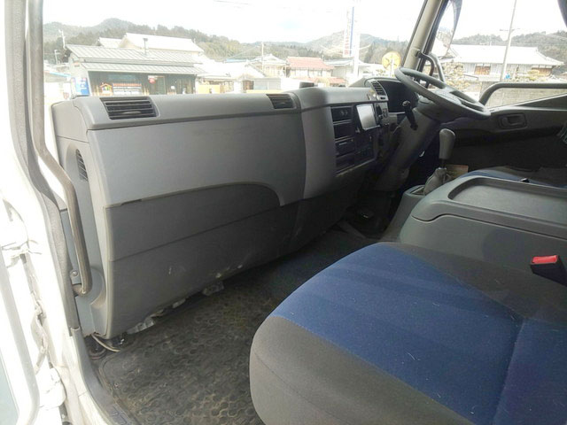 三菱ふそうファイター平ボディ増トン（6t・8t）[写真30]