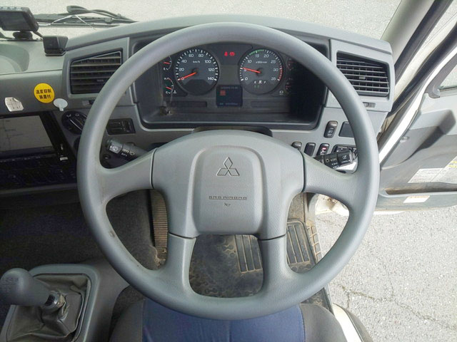 三菱ふそうファイター平ボディ増トン（6t・8t）[写真34]