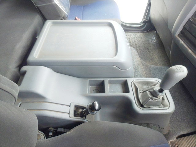 三菱ふそうファイター平ボディ増トン（6t・8t）[写真36]