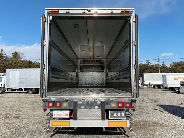 いすゞギガ冷蔵冷凍ウイング大型（10t）[写真10]