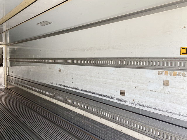 いすゞギガ冷蔵冷凍ウイング大型（10t）[写真12]