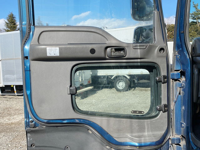 いすゞギガ冷蔵冷凍ウイング大型（10t）[写真29]