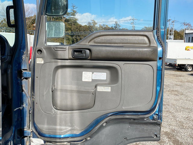 いすゞギガ冷蔵冷凍ウイング大型（10t）[写真30]