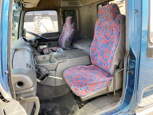 いすゞギガ冷蔵冷凍ウイング大型（10t）[写真31]