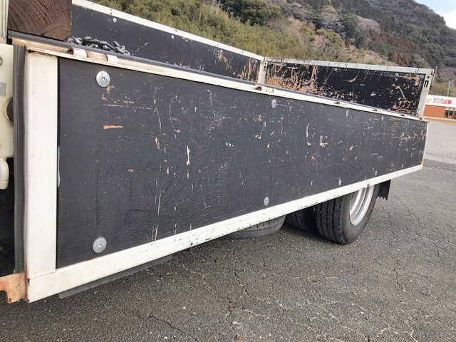 三菱ふそうキャンター平ボディ小型（2t・3t）[写真16]