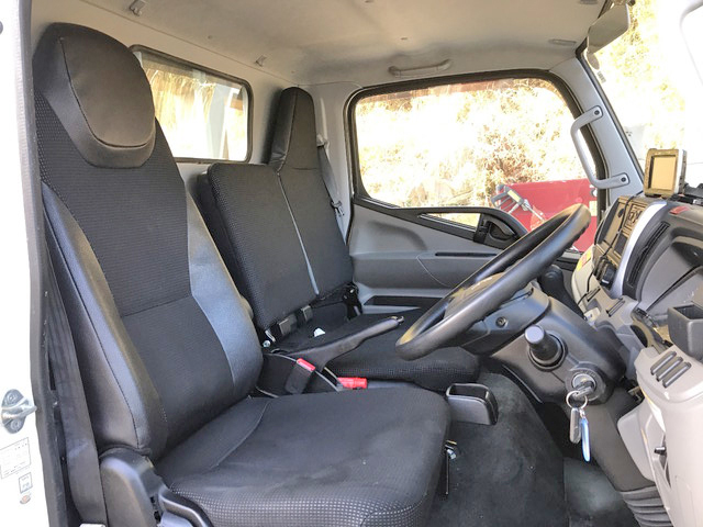 三菱ふそうキャンター平ボディ小型（2t・3t）[写真32]