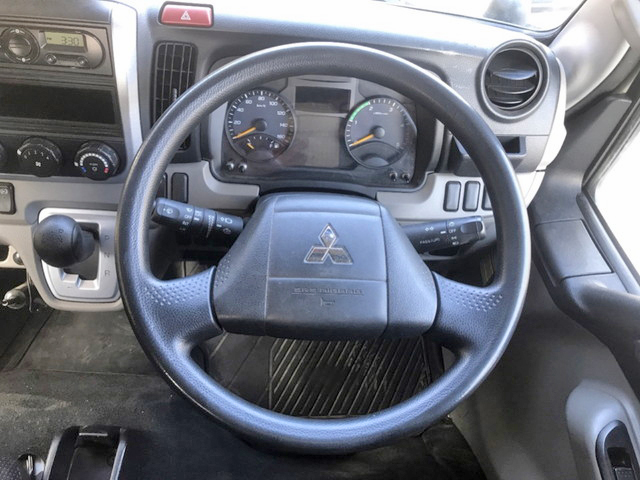 三菱ふそうキャンター平ボディ小型（2t・3t）[写真36]