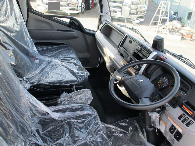 三菱ふそうキャンタークレーン4段小型（2t・3t）[写真03]