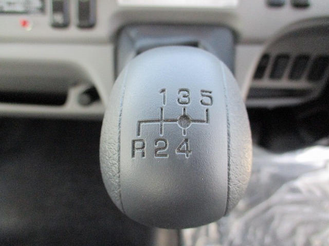 三菱ふそうキャンタークレーン4段小型（2t・3t）[写真05]