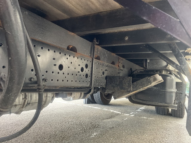 いすゞフォワードユニック4段中型（4t）[写真18]