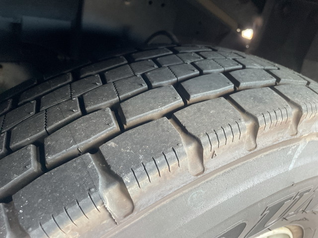 いすゞフォワードユニック4段中型（4t）[写真23]