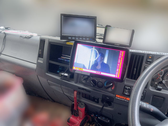 いすゞフォワードユニック4段中型（4t）[写真28]