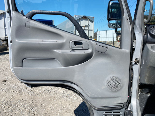 日野デュトロ平ボディ小型（2t・3t）[写真24]