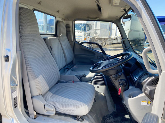 日野デュトロ平ボディ小型（2t・3t）[写真27]