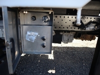 いすゞエルフ幌ウイング小型（2t・3t）[写真22]