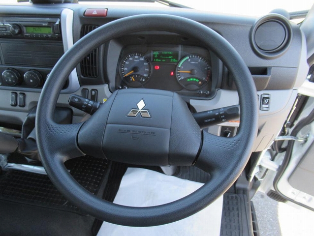 三菱ふそうキャンターアルミウイング小型（2t・3t）[写真11]