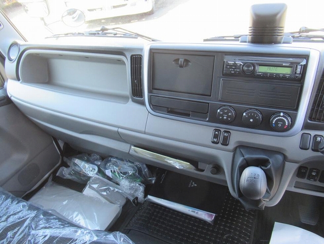 三菱ふそうキャンターアルミウイング小型（2t・3t）[写真12]