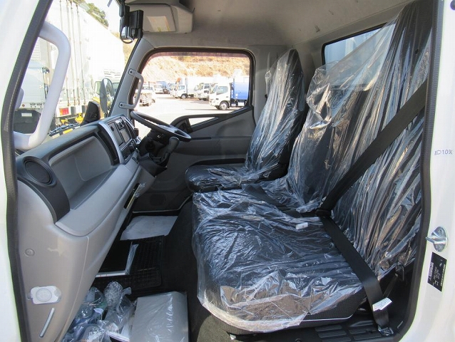 三菱ふそうキャンターアルミウイング小型（2t・3t）[写真16]