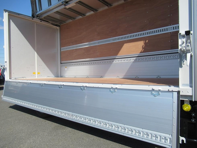 三菱ふそうキャンターアルミウイング小型（2t・3t）[写真21]