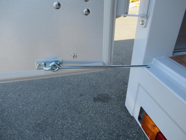 三菱ふそうキャンターアルミウイング小型（2t・3t）[写真23]