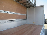 三菱ふそうキャンターアルミウイング小型（2t・3t）[写真24]