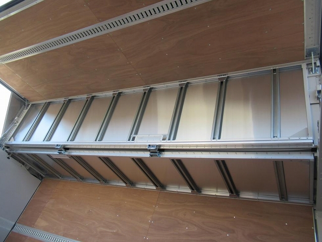 三菱ふそうキャンターアルミウイング小型（2t・3t）[写真25]