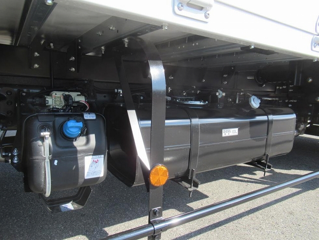 三菱ふそうキャンターアルミウイング小型（2t・3t）[写真28]