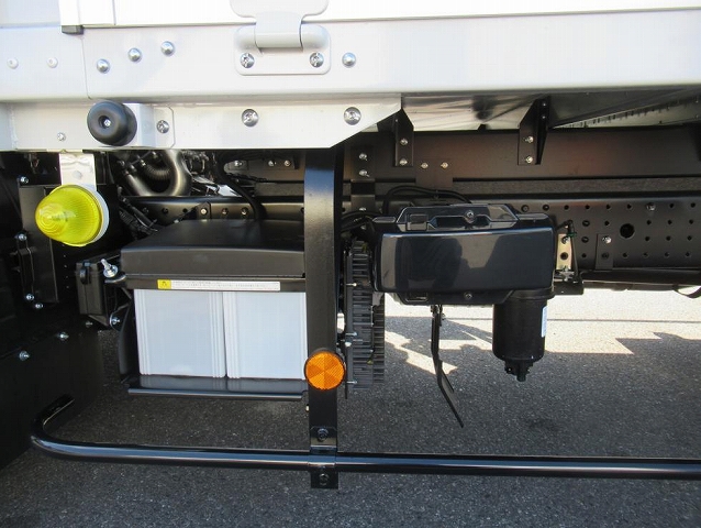 三菱ふそうキャンターアルミウイング小型（2t・3t）[写真32]