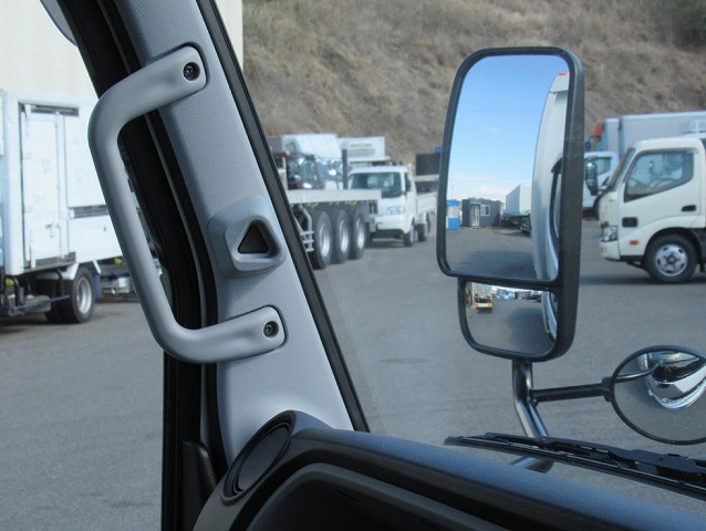 三菱ふそうキャンターアルミウイング小型（2t・3t）[写真40]