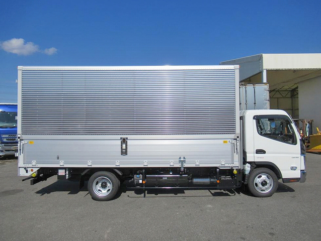 三菱ふそうキャンターアルミウイング小型（2t・3t）[写真06]