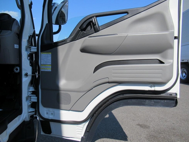 三菱ふそうキャンターアルミウイング小型（2t・3t）[写真08]