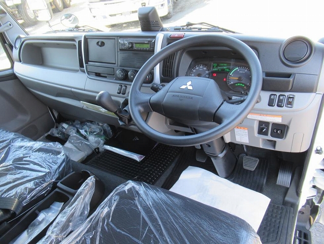 三菱ふそうキャンターアルミウイング小型（2t・3t）[写真09]