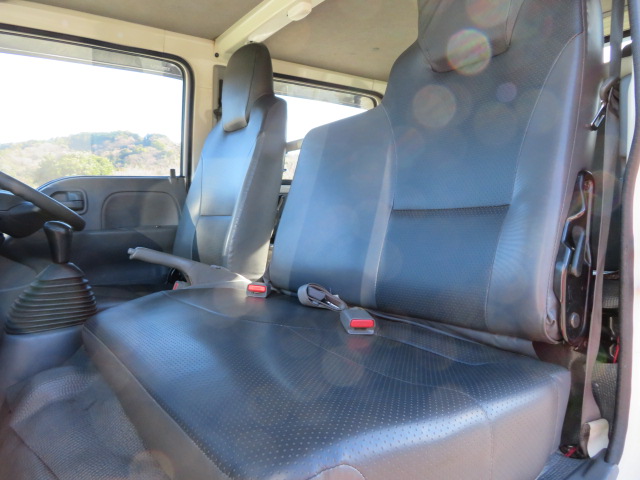 いすゞエルフダブルキャブ（Wキャブ）小型（2t・3t）[写真10]