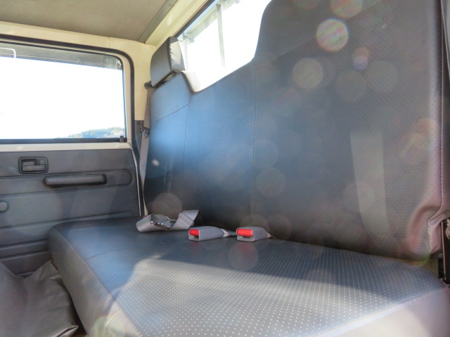 いすゞエルフダブルキャブ（Wキャブ）小型（2t・3t）[写真21]