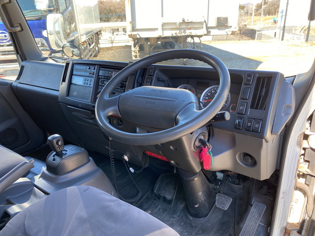 いすゞエルフ冷凍車（冷蔵車）小型（2t・3t）[写真28]