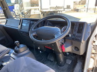 いすゞエルフ冷凍車（冷蔵車）小型（2t・3t）[写真28]