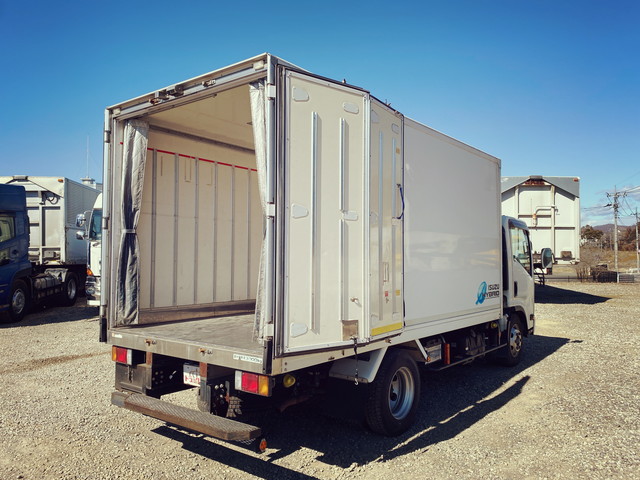 いすゞエルフ冷凍車（冷蔵車）小型（2t・3t）[写真03]