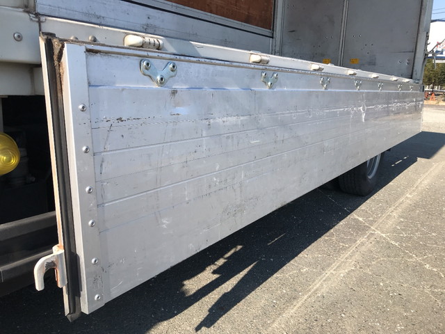 三菱ふそうキャンターアルミウイング小型（2t・3t）[写真12]