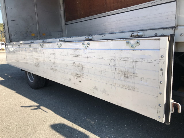 三菱ふそうキャンターアルミウイング小型（2t・3t）[写真13]