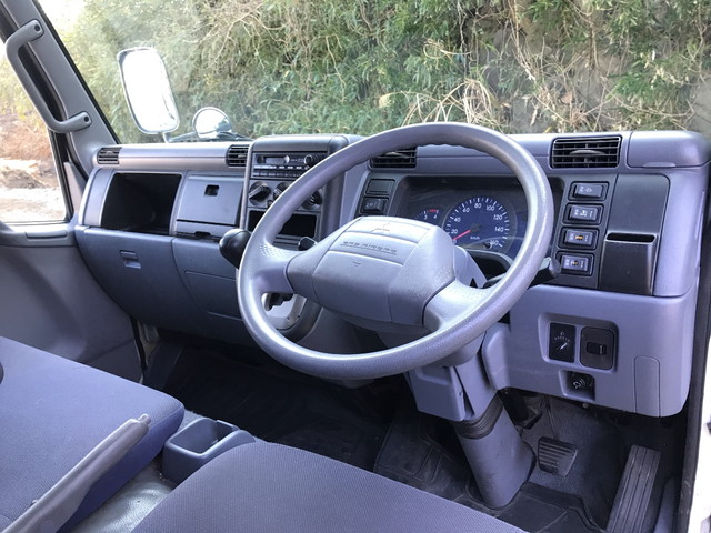 三菱ふそうキャンターアルミウイング小型（2t・3t）[写真29]