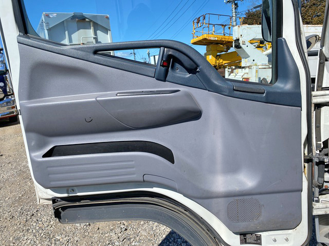 三菱ふそうキャンター冷凍車（冷蔵車）小型（2t・3t）[写真29]