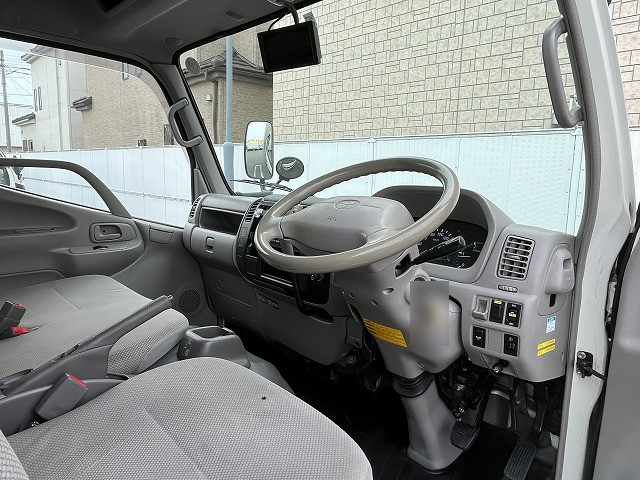 トヨタトヨエース幌ウイング小型（2t・3t）[写真27]