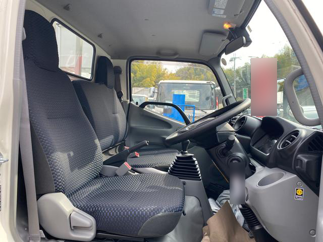 日野デュトロ平ボディ小型（2t・3t）[写真13]