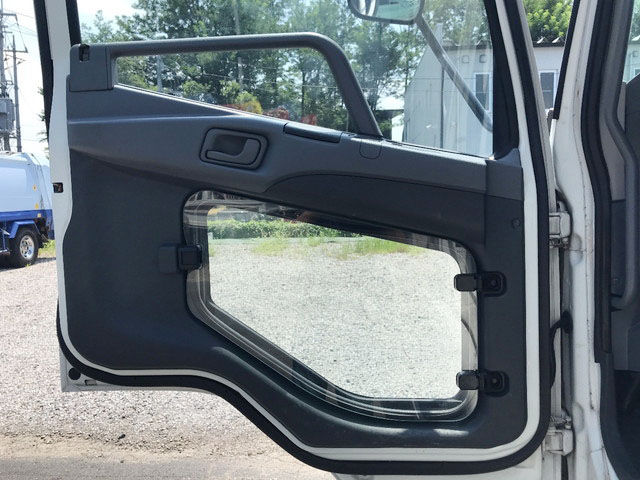 三菱ふそうファイターアルミウイング中型（4t）[写真28]