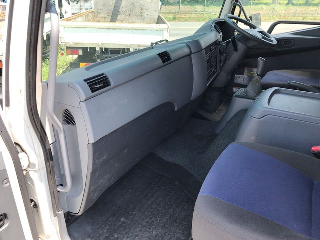 三菱ふそうファイターアルミウイング中型（4t）[写真33]